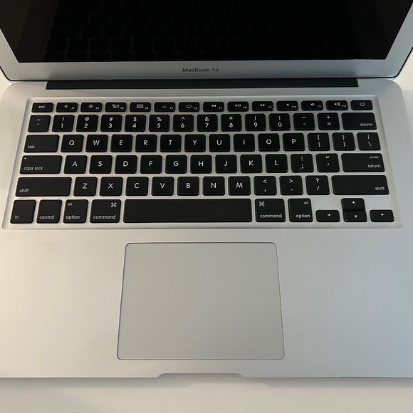 Apple MacBook Air 13" Early 2015 For Parts or Repair Only A1466 - Picture 3 of 7